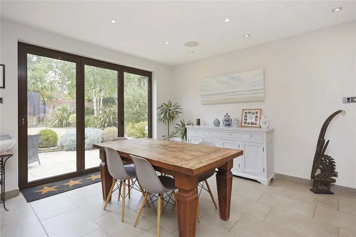 Woodcote End, Epsom, KT18 photo 8