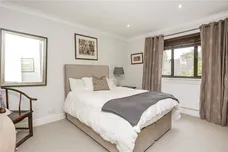 Woodcote End, Epsom, KT18 photo 11