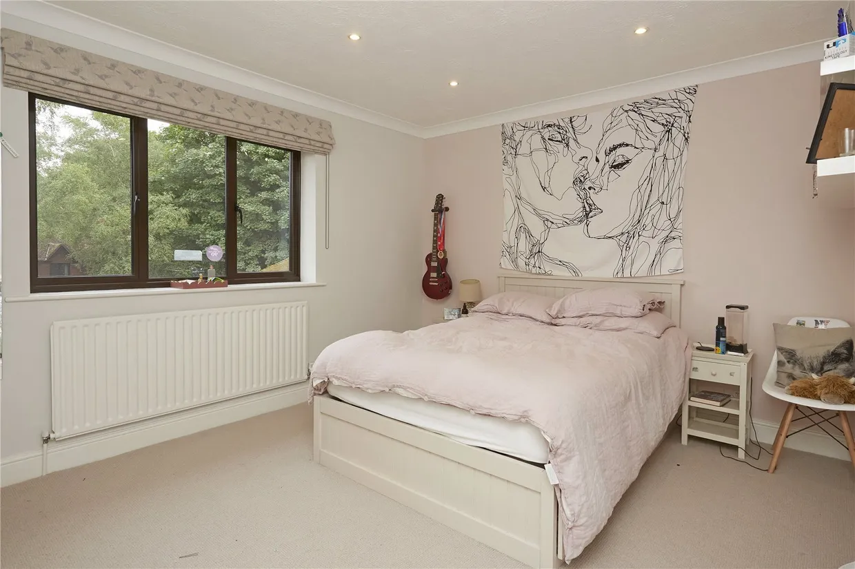 Woodcote End, Epsom, KT18 photo 13