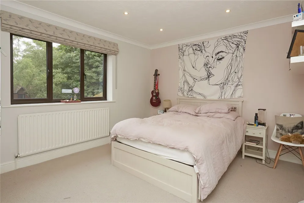 Woodcote End, Epsom, KT18 photo 13