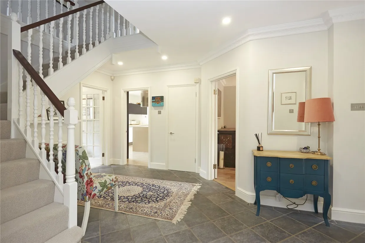 Woodcote End, Epsom, KT18 photo 15