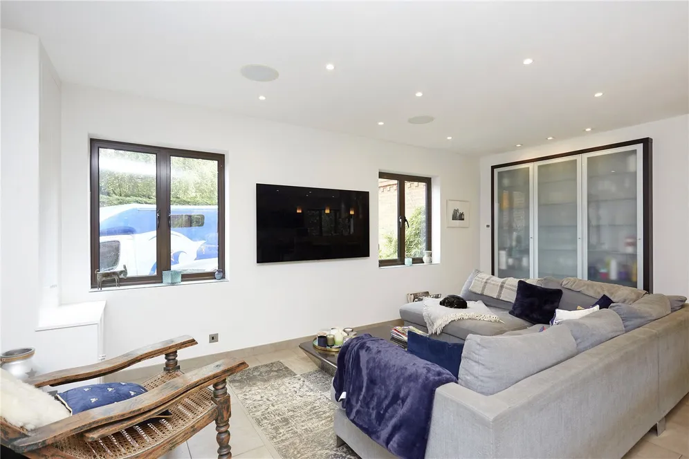 Woodcote End, Epsom, KT18 photo 17