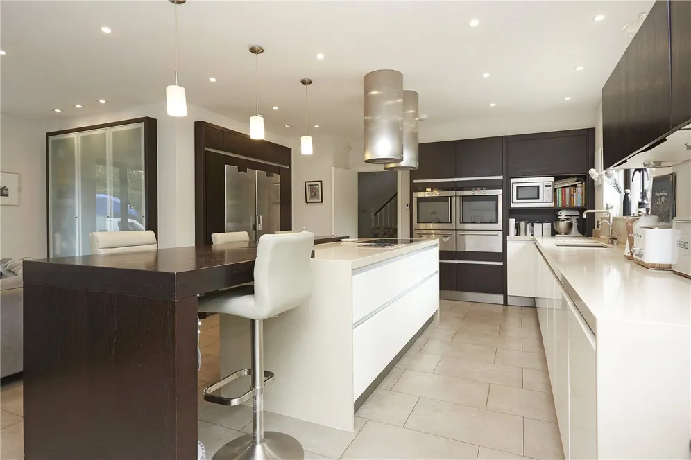 Woodcote End, Epsom, KT18 photo 18