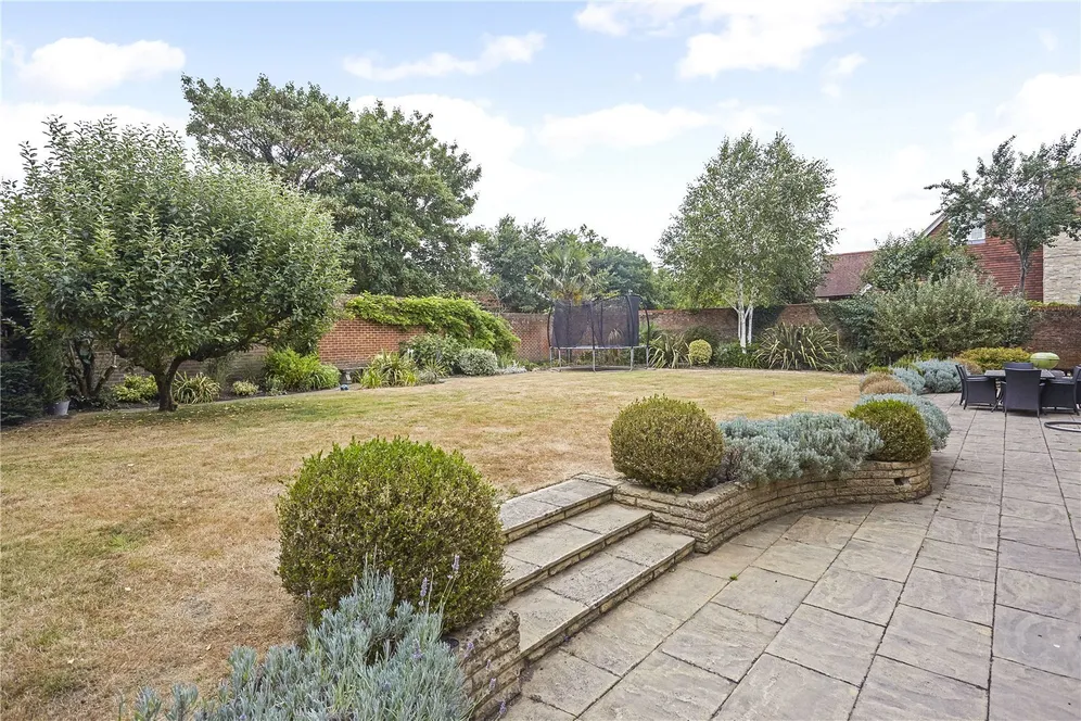 Woodcote End, Epsom, KT18 photo 21