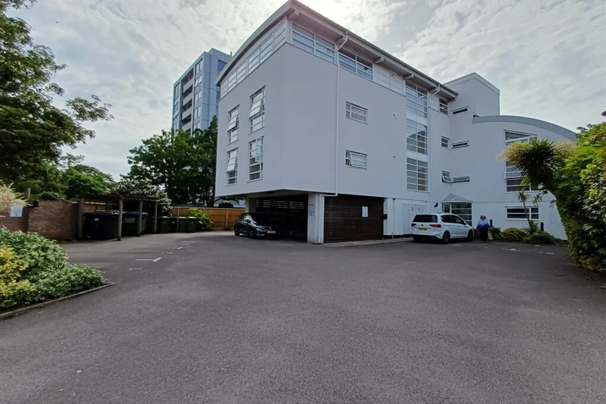 Bridge Street, WALTON-ON-THAMES
