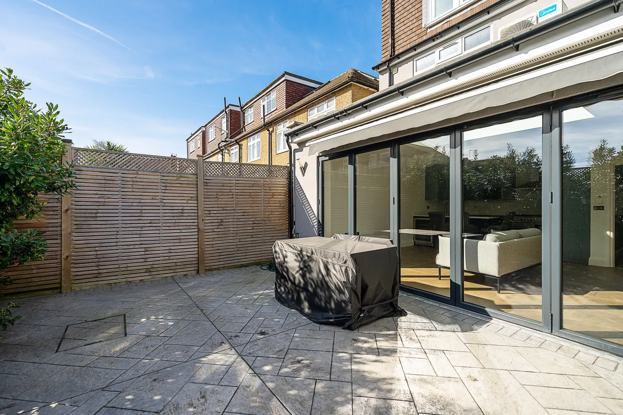 Chalfont Way, Ealing, W13 photo 11