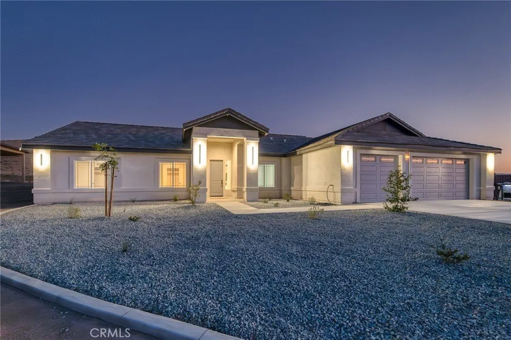 19707 Roanoke Rd, Apple Valley, CA 92307