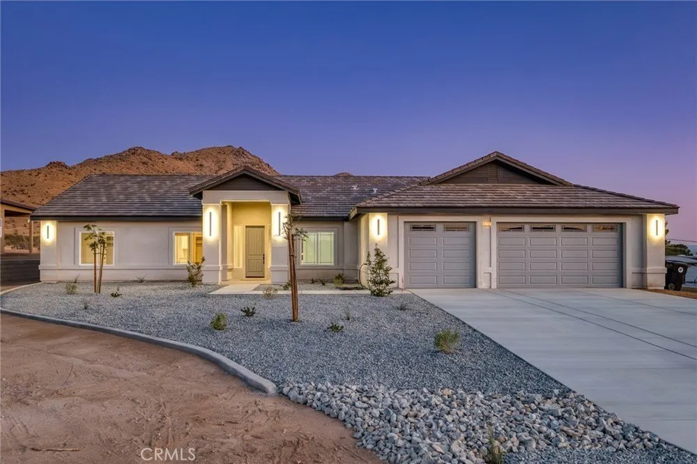 19707 Roanoke Rd, Apple Valley, CA 92307