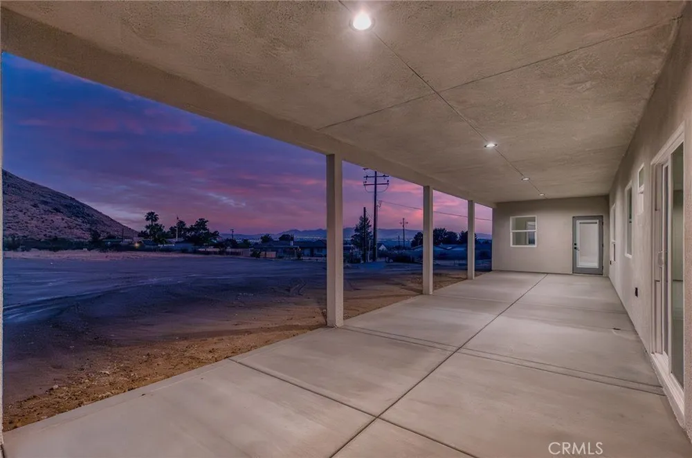 19707 Roanoke Rd, Apple Valley, CA 92307