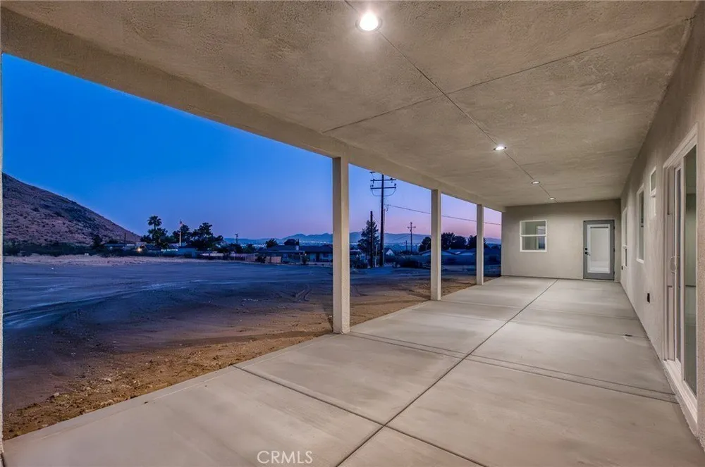 19707 Roanoke Rd, Apple Valley, CA 92307
