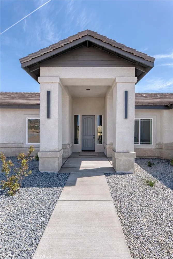 19707 Roanoke Rd, Apple Valley, CA 92307