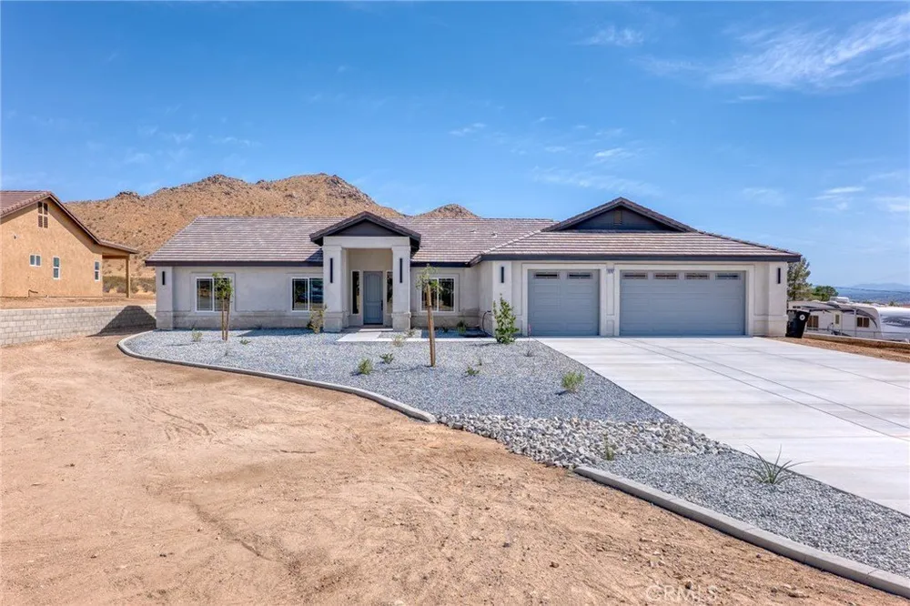 19707 Roanoke Rd, Apple Valley, CA 92307