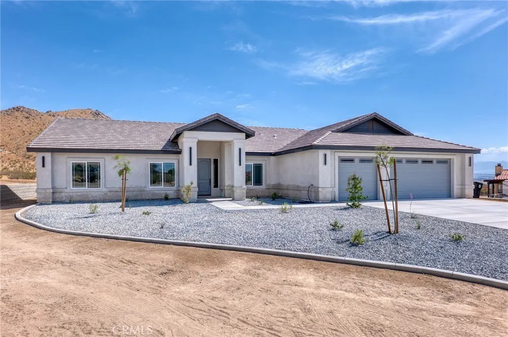 19707 Roanoke Rd, Apple Valley, CA 92307