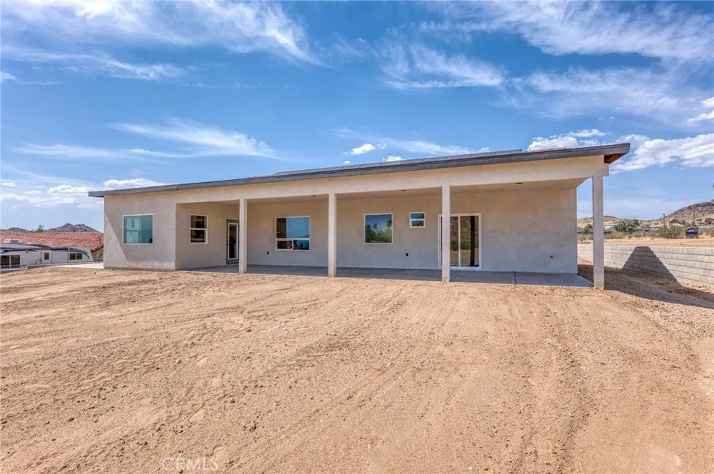 19707 Roanoke Rd, Apple Valley, CA 92307