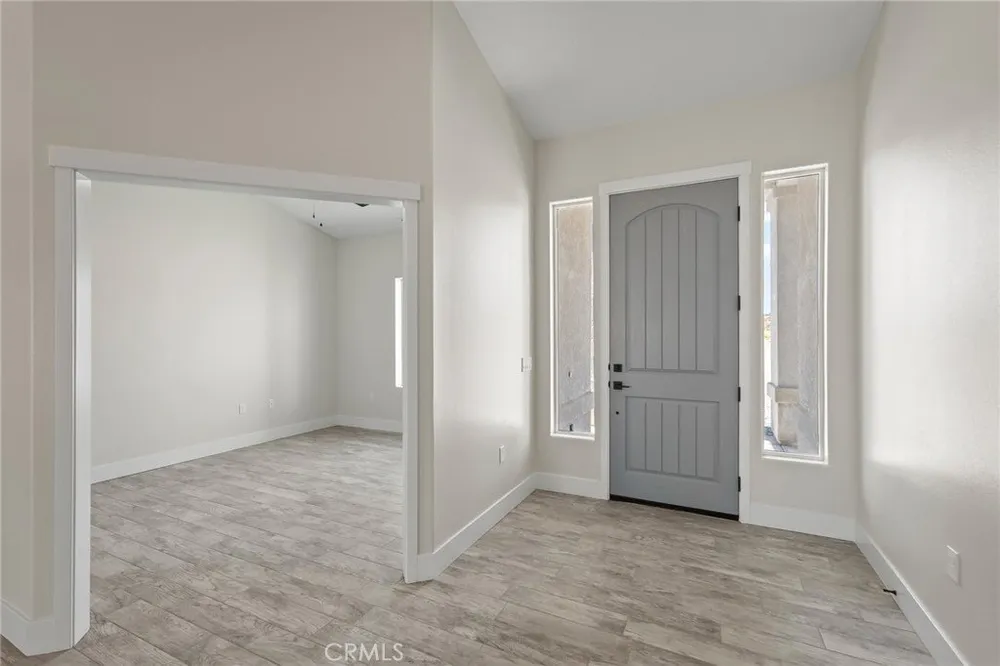 19707 Roanoke Rd, Apple Valley, CA 92307