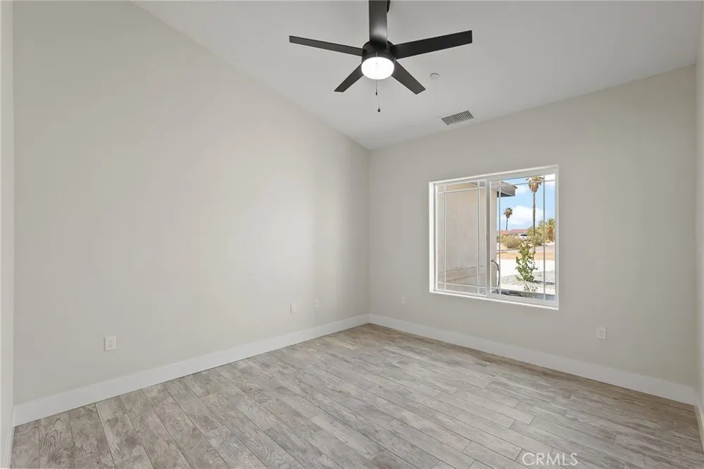 19707 Roanoke Rd, Apple Valley, CA 92307