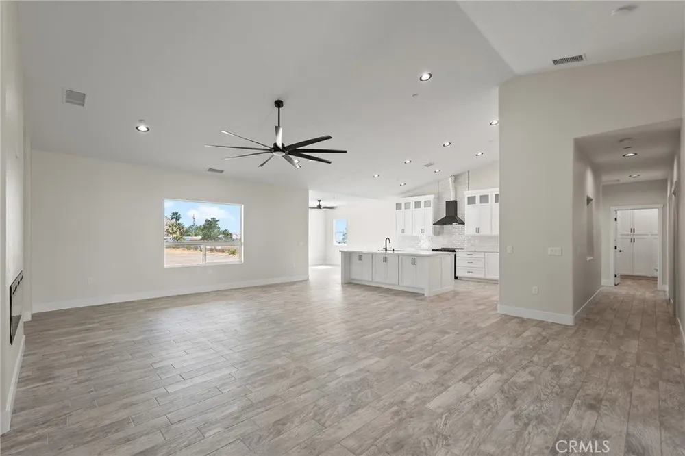19707 Roanoke Rd, Apple Valley, CA 92307