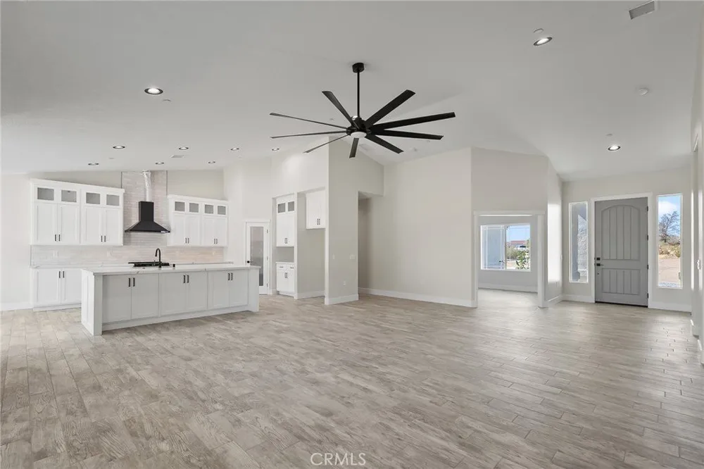 19707 Roanoke Rd, Apple Valley, CA 92307