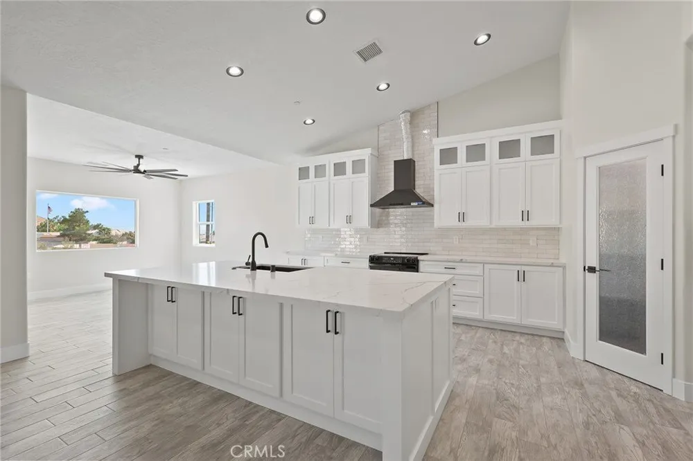 19707 Roanoke Rd, Apple Valley, CA 92307