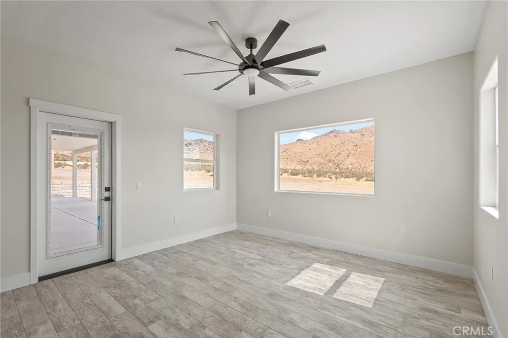 19707 Roanoke Rd, Apple Valley, CA 92307