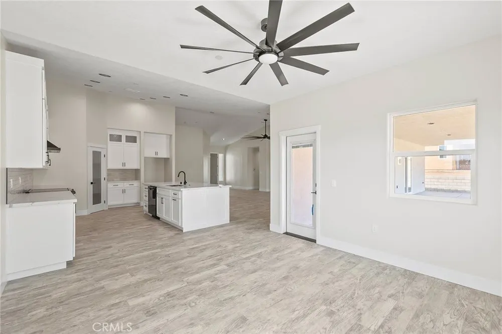19707 Roanoke Rd, Apple Valley, CA 92307
