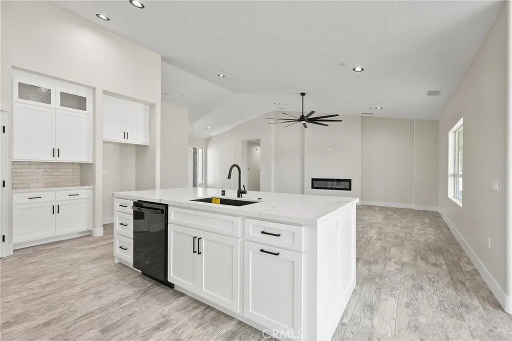 19707 Roanoke Rd, Apple Valley, CA 92307