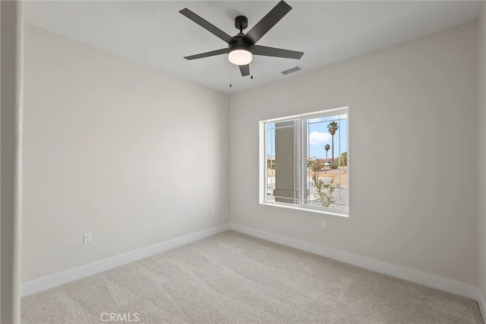 19707 Roanoke Rd, Apple Valley, CA 92307