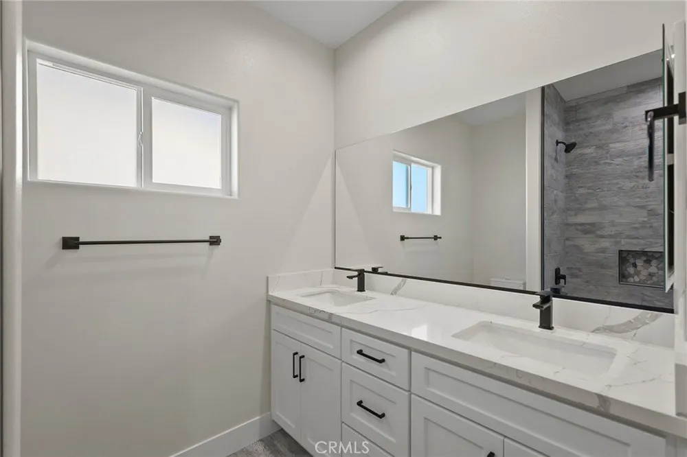 19707 Roanoke Rd, Apple Valley, CA 92307