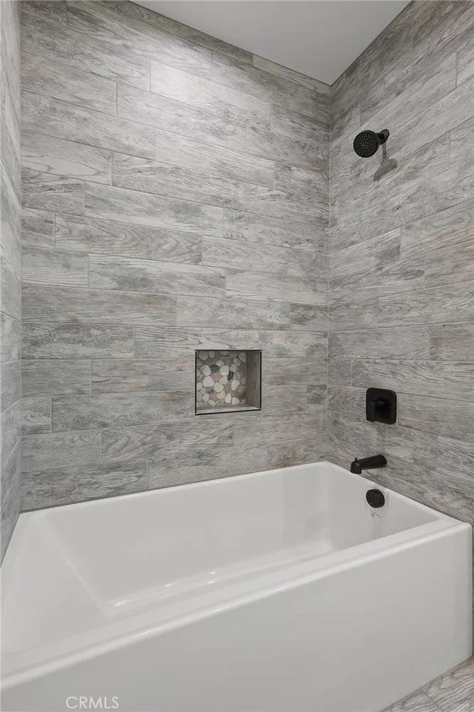 19707 Roanoke Rd, Apple Valley, CA 92307
