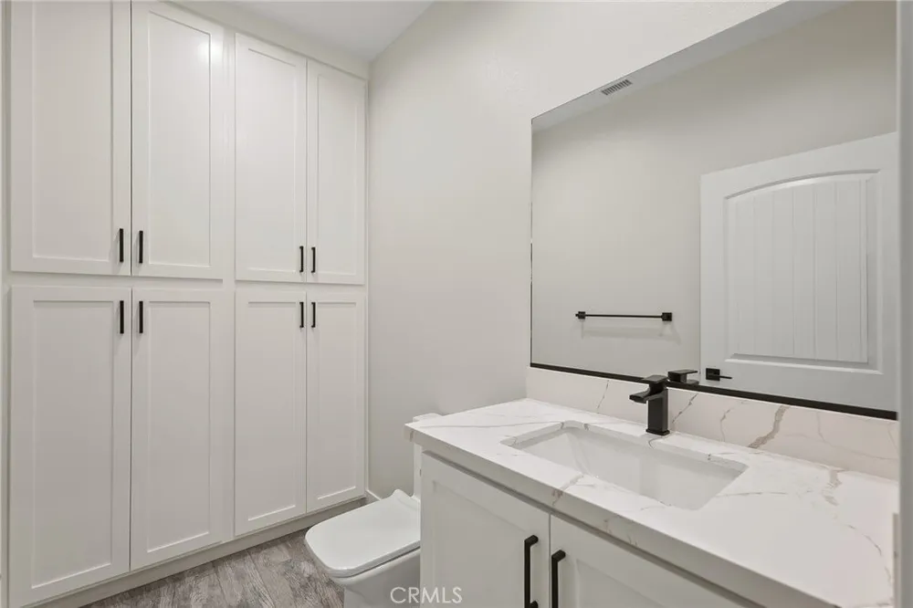 19707 Roanoke Rd, Apple Valley, CA 92307