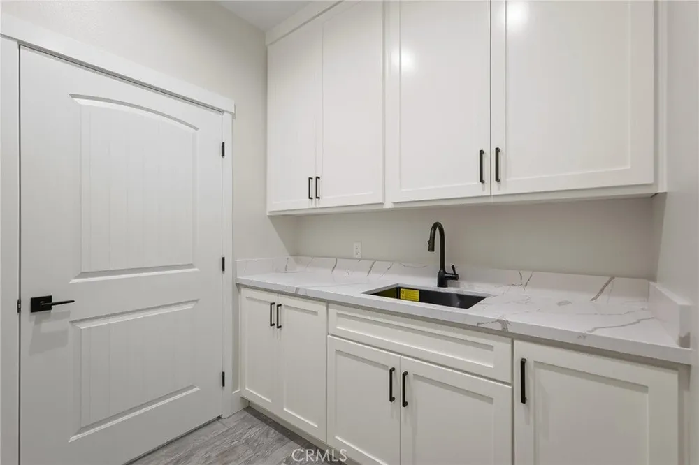 19707 Roanoke Rd, Apple Valley, CA 92307