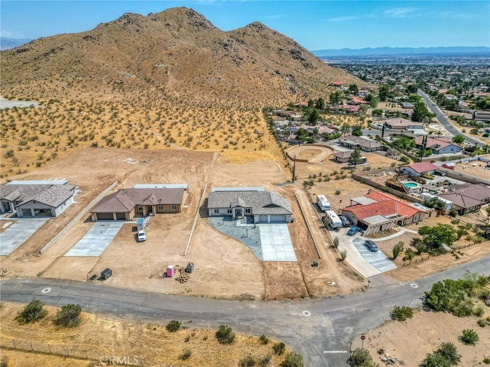 19707 Roanoke Rd, Apple Valley, CA 92307
