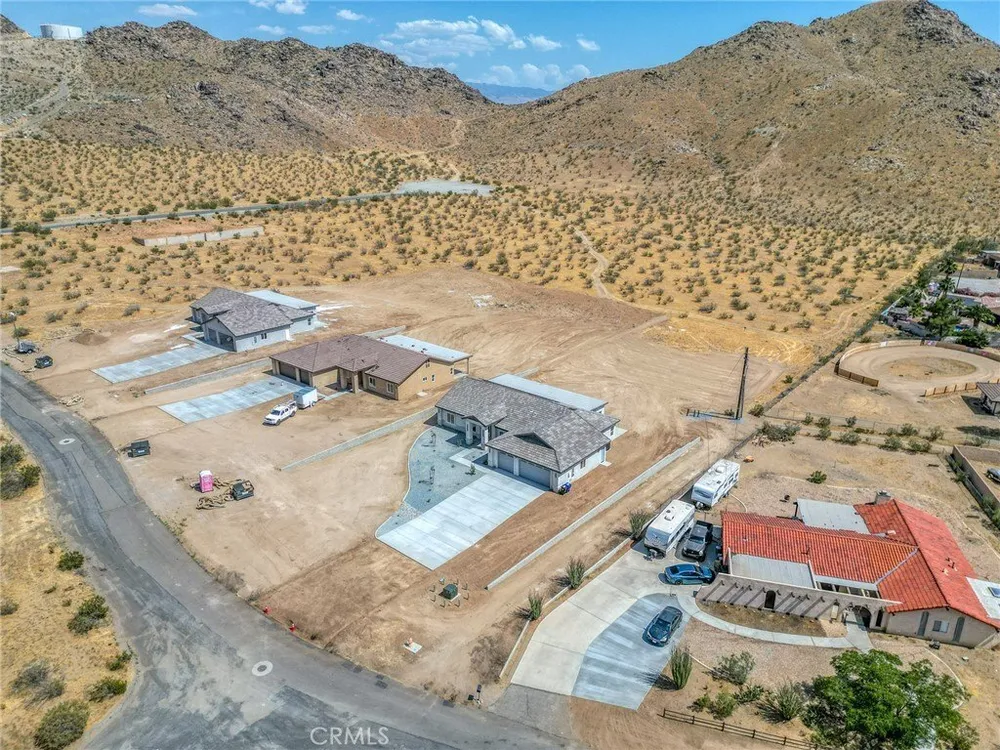 19707 Roanoke Rd, Apple Valley, CA 92307