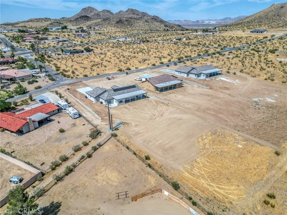 19707 Roanoke Rd, Apple Valley, CA 92307