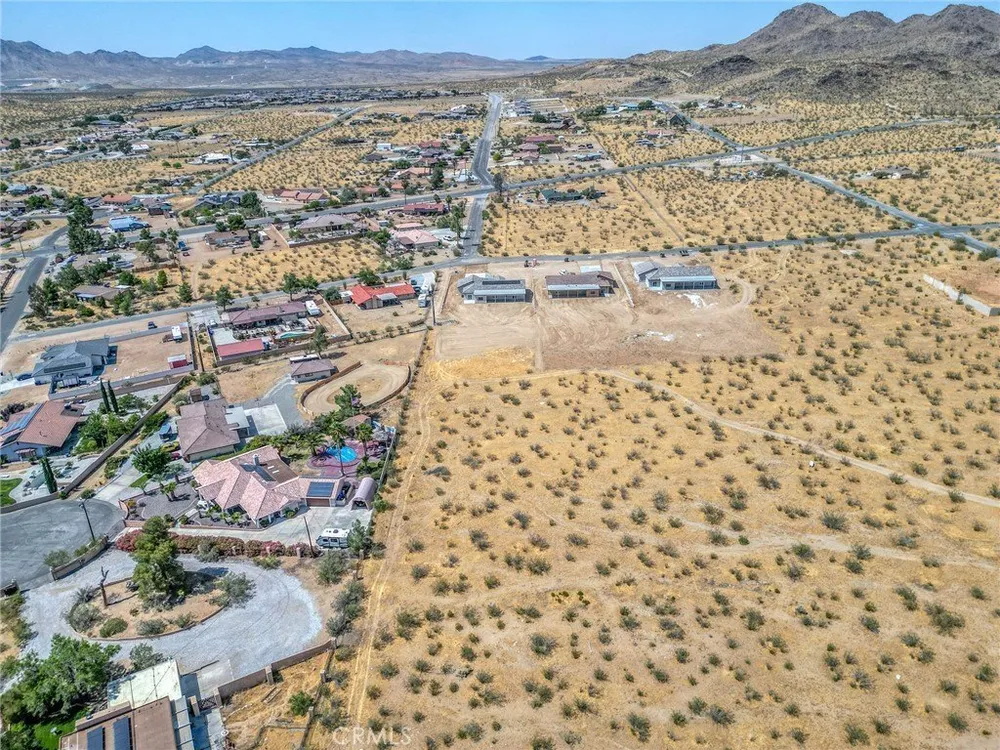 19707 Roanoke Rd, Apple Valley, CA 92307