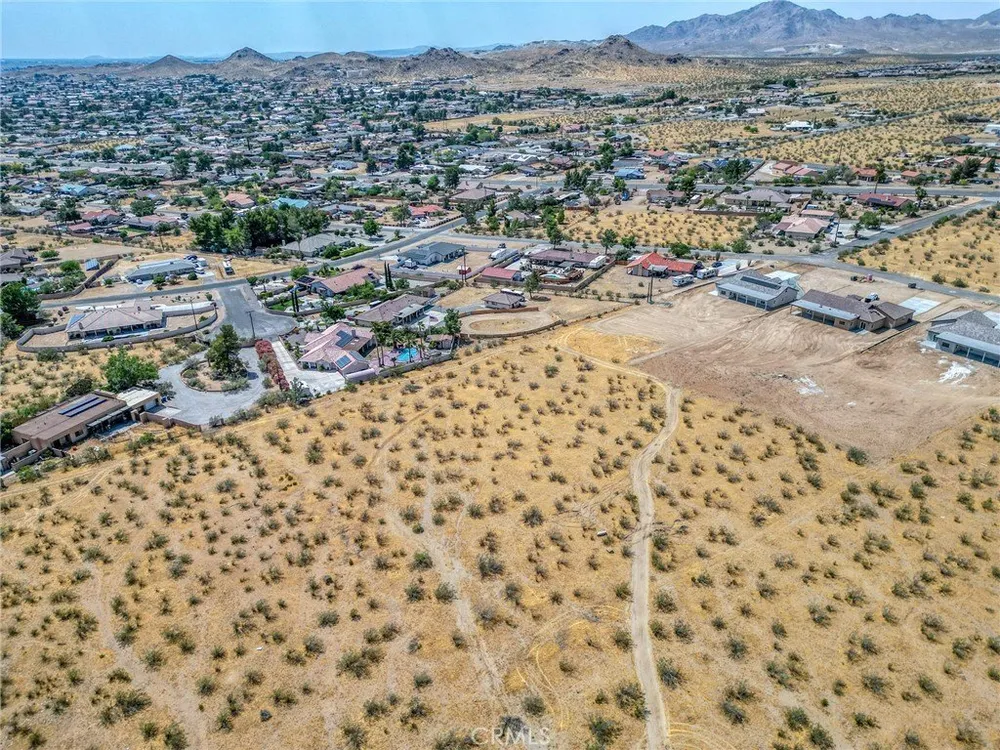 19707 Roanoke Rd, Apple Valley, CA 92307