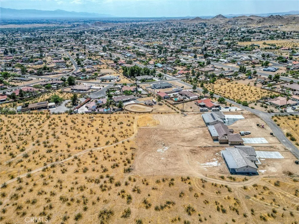 19707 Roanoke Rd, Apple Valley, CA 92307