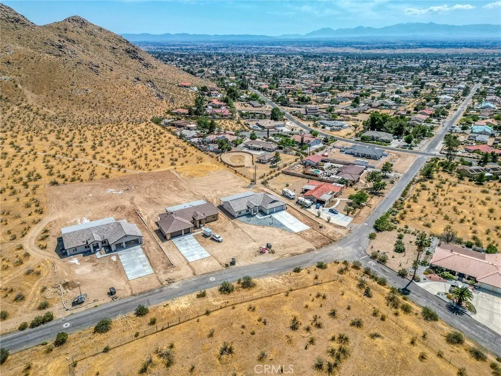19707 Roanoke Rd, Apple Valley, CA 92307