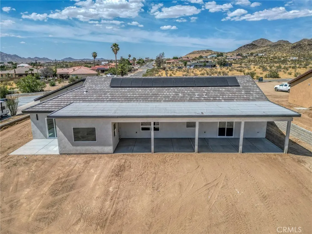 19707 Roanoke Rd, Apple Valley, CA 92307