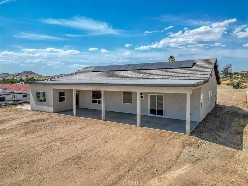 19707 Roanoke Rd, Apple Valley, CA 92307