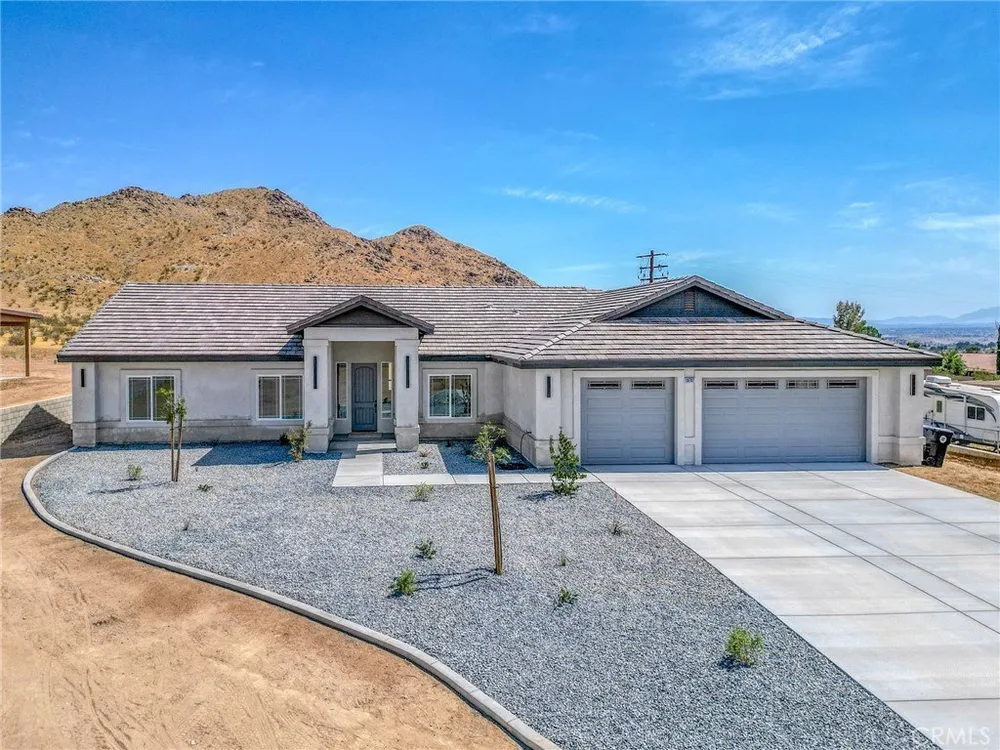 19707 Roanoke Rd, Apple Valley, CA 92307