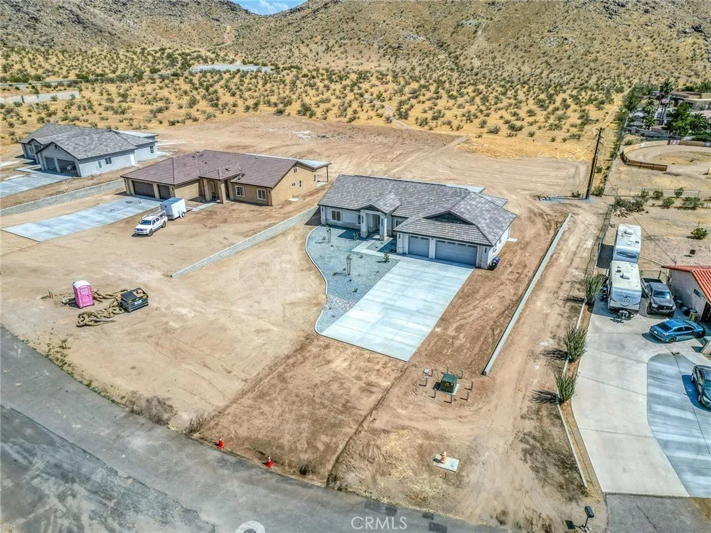 19707 Roanoke Rd, Apple Valley, CA 92307
