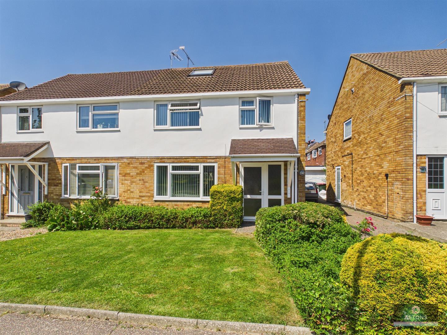 Chaucer Road, Pound Hill Image 1