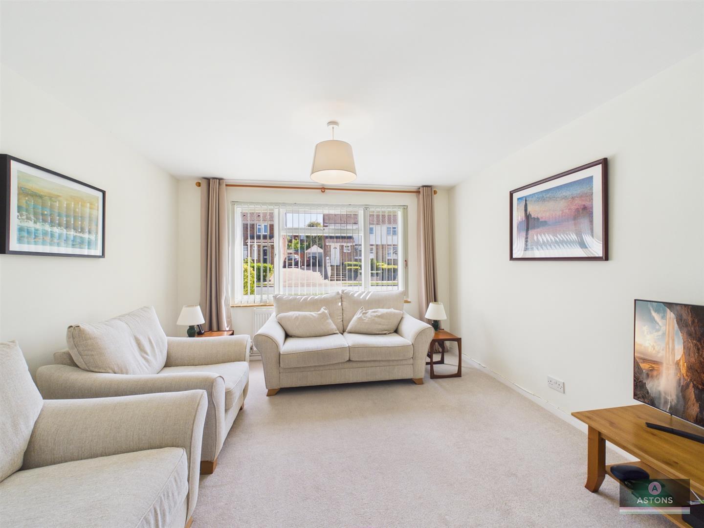 Chaucer Road, Pound Hill Image 2