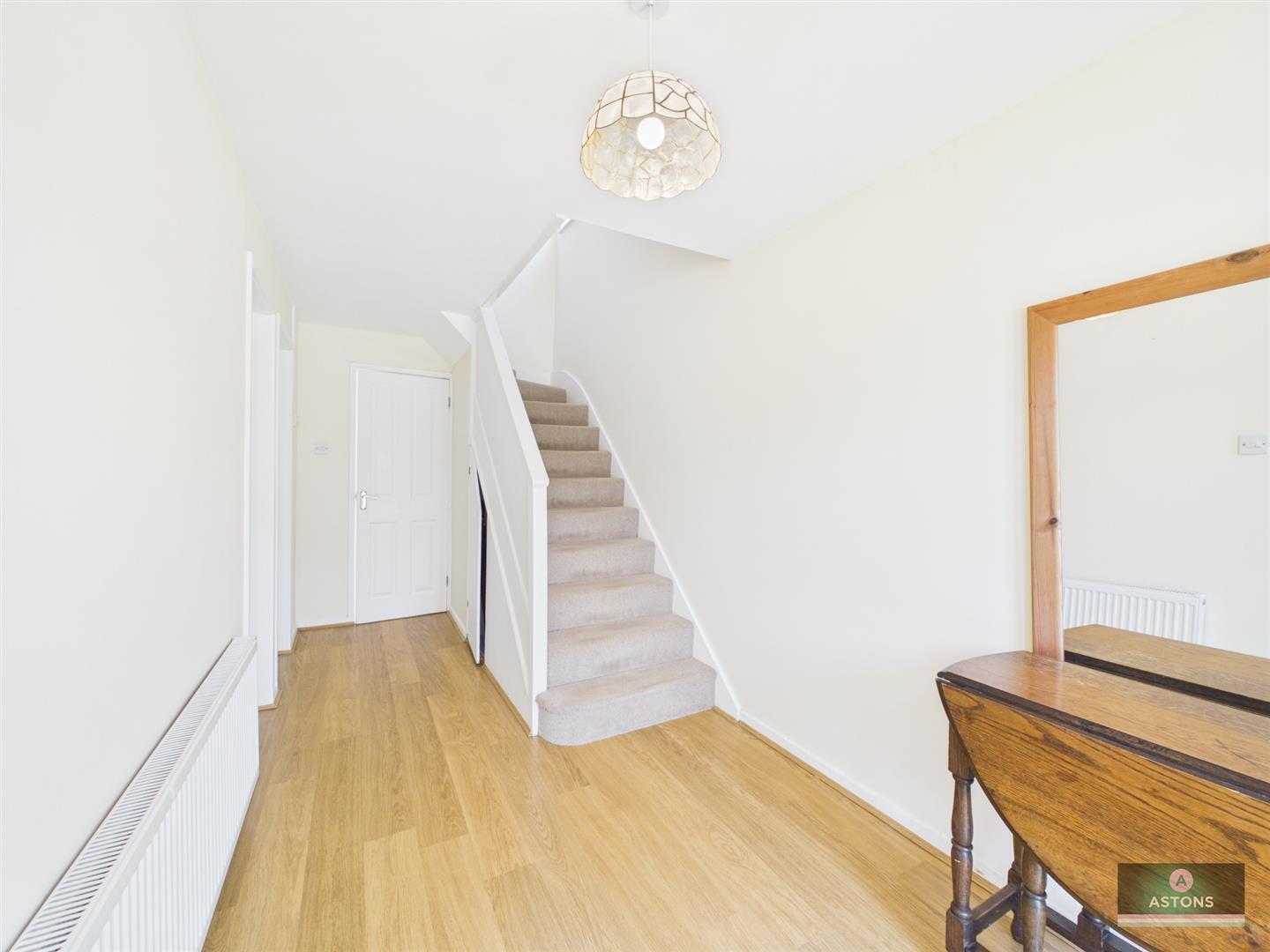Chaucer Road, Pound Hill Image 7