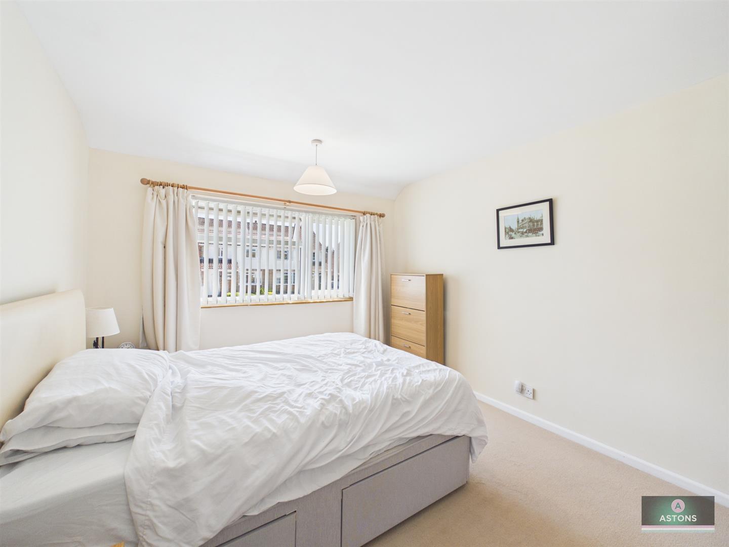 Chaucer Road, Pound Hill Image 8