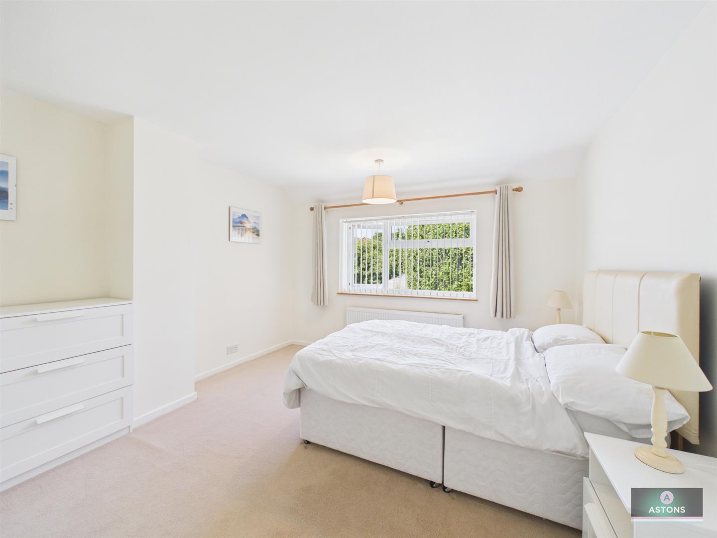Chaucer Road, Pound Hill Image 9