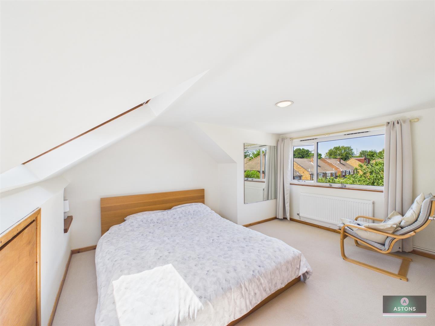 Chaucer Road, Pound Hill Image 10