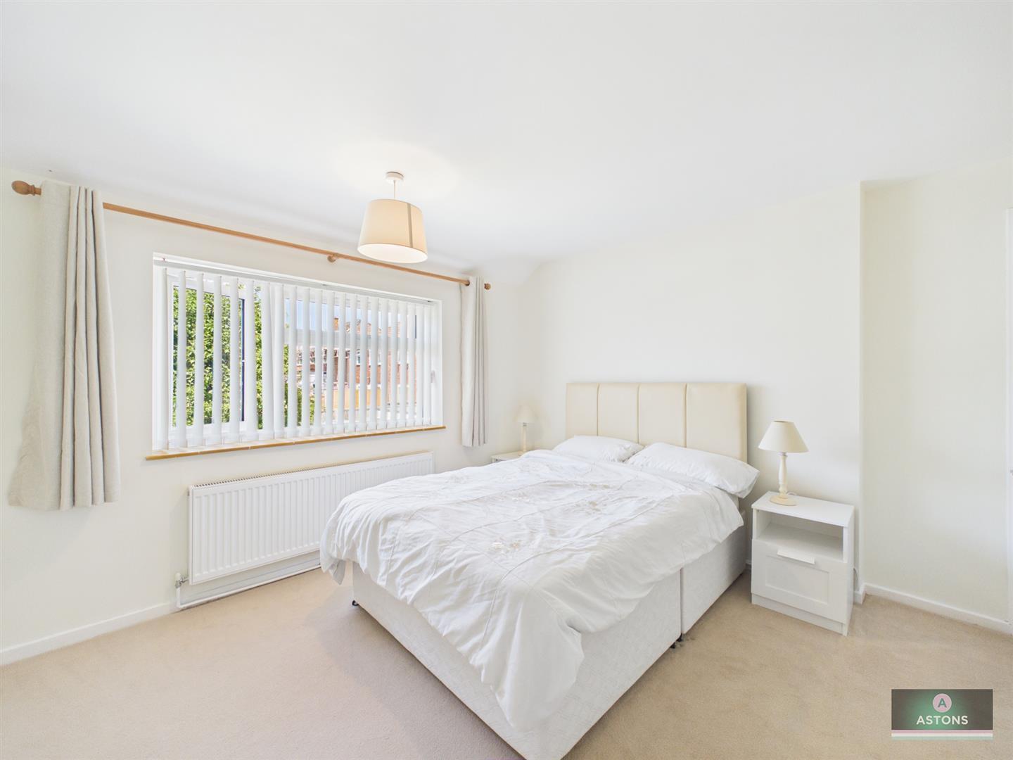 Chaucer Road, Pound Hill Image 11