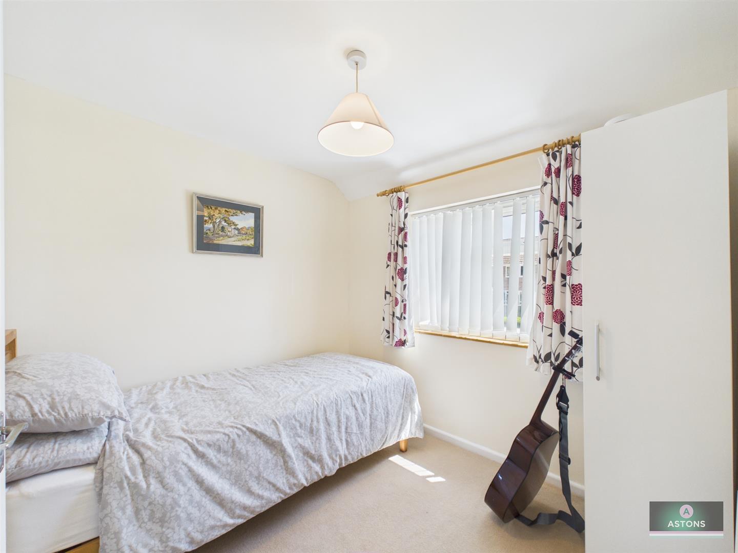 Chaucer Road, Pound Hill Image 12